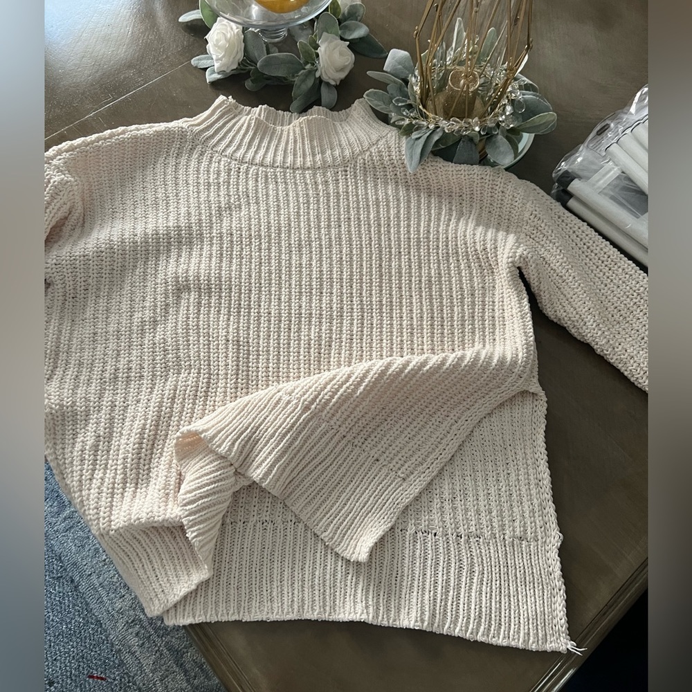 Arie sweater